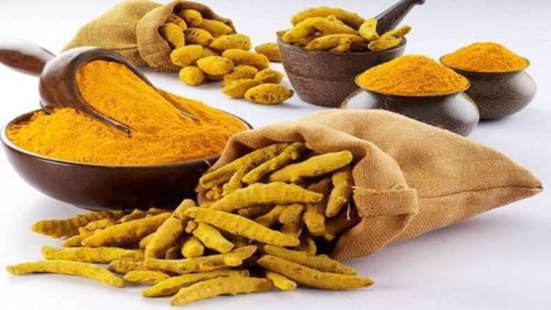 Turmeric side effects: हल्दी स्वास्थ्य के लिए काफी अच्छी होती है, लेकिन इसके अधिक सेवन से इसके दुष्परिणाम भी हो सकते है।