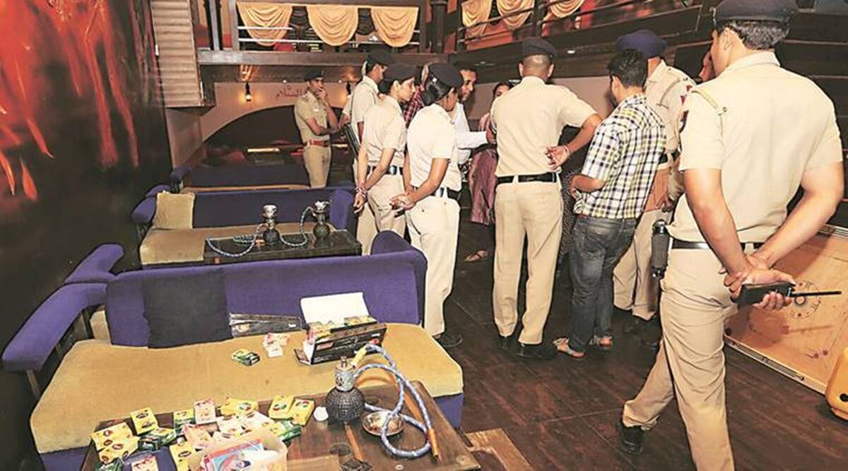 अवैध हुक्का बारों पर यूपी पुलिस की कार्रवाई, 700 से ज्यादा मामले दर्ज