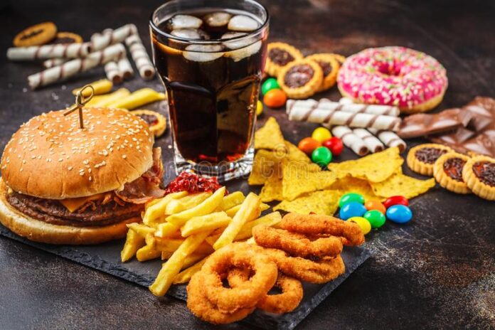 Side Effects Of Junk Food सेहत का दुश्मन जंक फूड इन बीमारियों से कर सकता है ग्रस्त। India News