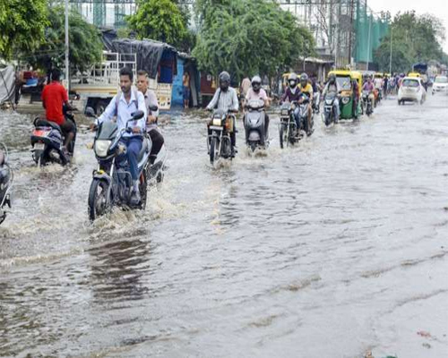 बारिश से बेहाल बेंगलुुरु,अन्य राज्यों में भी भारी बारिश के आसार