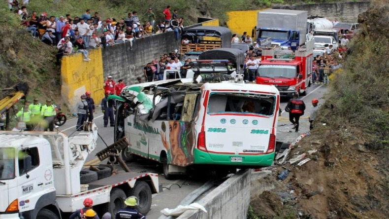 Colombia Accident: कोलंबिया में पलटी यात्रियों से भरी बस, 20 की मौत, 15 घायल