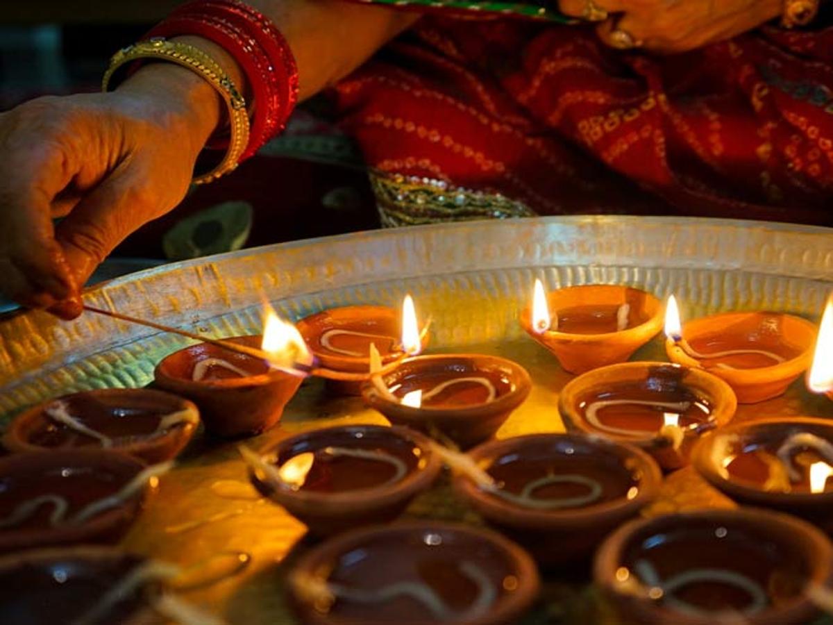 धनतेरस, दिवाली, नरक चतुर्दशी और भाई दूज के इन शुभ मुहूर्त में करें पूजा पाठ