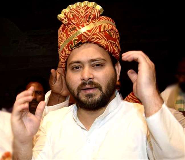 Tejashwi Yadav Birthday:  जन्मदिन पर तेजस्वी ने परीवार के साथ काटा केक, बड़ें भाई तेज प्रताप ने ट्वीट कर कही ये बात