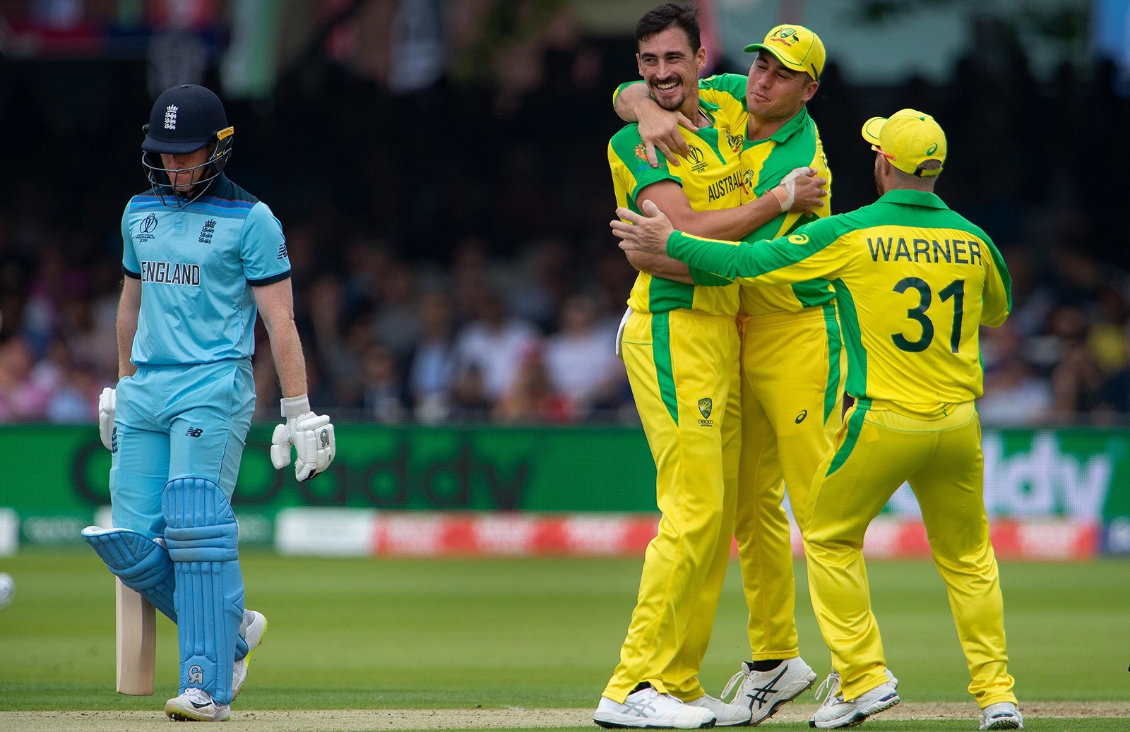 AUS vs ENG 2nd ODI: सिडनी में स्टार्क ने बरपाया अंग्रेजों पर कहर, वर्ल्ड चैंपियंस ने फिर कंगारुओं के आगे घुटने टेके