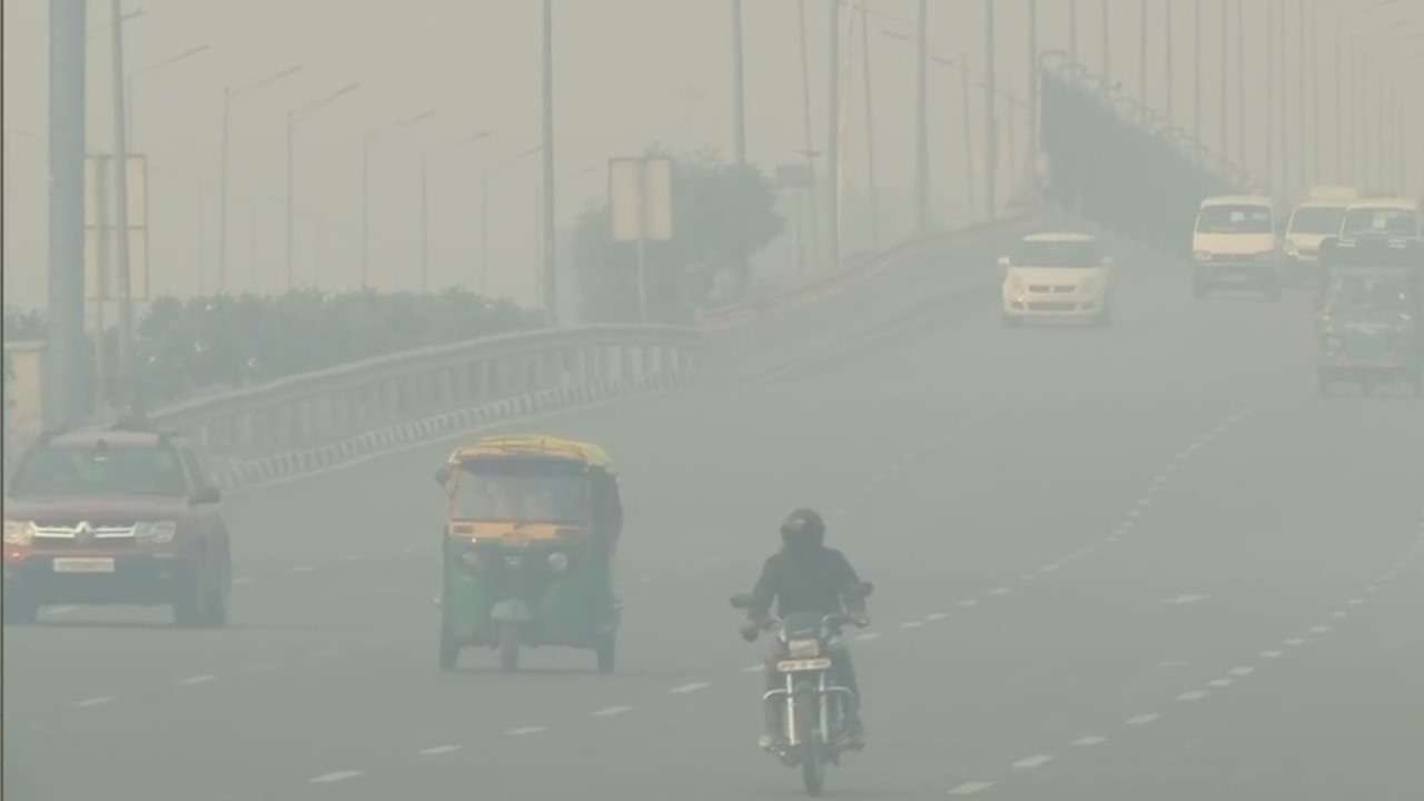 Delhi Pollution: दिल्ली की आबो हवा हो रही बदतर, AQI 550 पार, चारों तरफ धुंध की मोटी परत