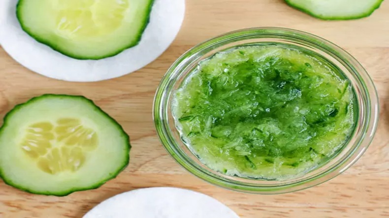 Cucumber Gel: अगर आपको भी चाहिए दमकती त्वचा, तो घर पर ऐसे बनाएं खीरे का जेल