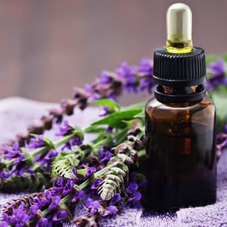 Lavender Oil: कईं सारी स्किन प्रॉब्लम के लिए लैवेंडर फूलों से बने ऑयल का ऐसे करें इस्तेमाल