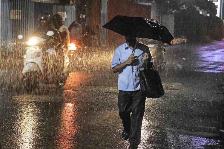 Weather: नवंबर के महीने में इन राज्यों में बरसेंगे बादल, जानें कहां-कहां होगी बारिश