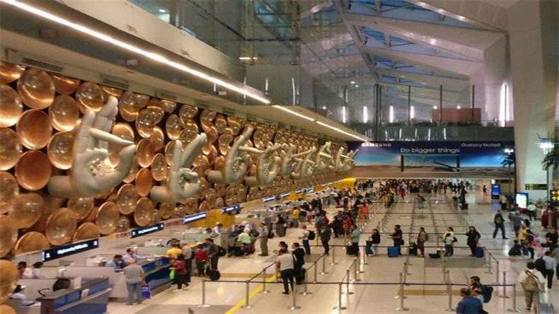 Delhi Airport: दो पुलिस वालों ने जांच के नाम पर लूटा 50 लाख का सोना, दोनो आरोपी गिरफ्तार