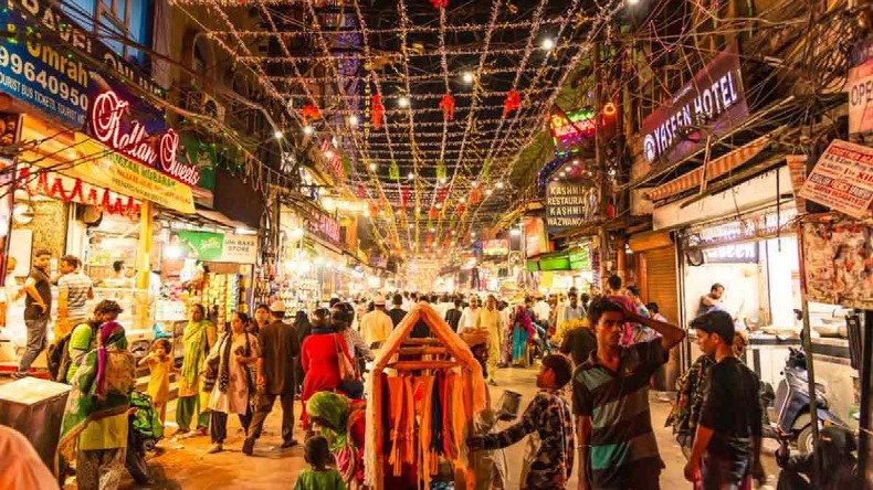 Delhi's Market: दिल्ली की नाइट मार्केट से जरूर करें शॉपिंग, 1 से 50 रुपए के अंदर मिलेगा सामान