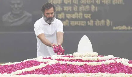 राहुल गाँधी ने महात्मा गाँधी और पूर्व दिवंगत प्रधानमंत्रियों को श्रद्धांजलि दी