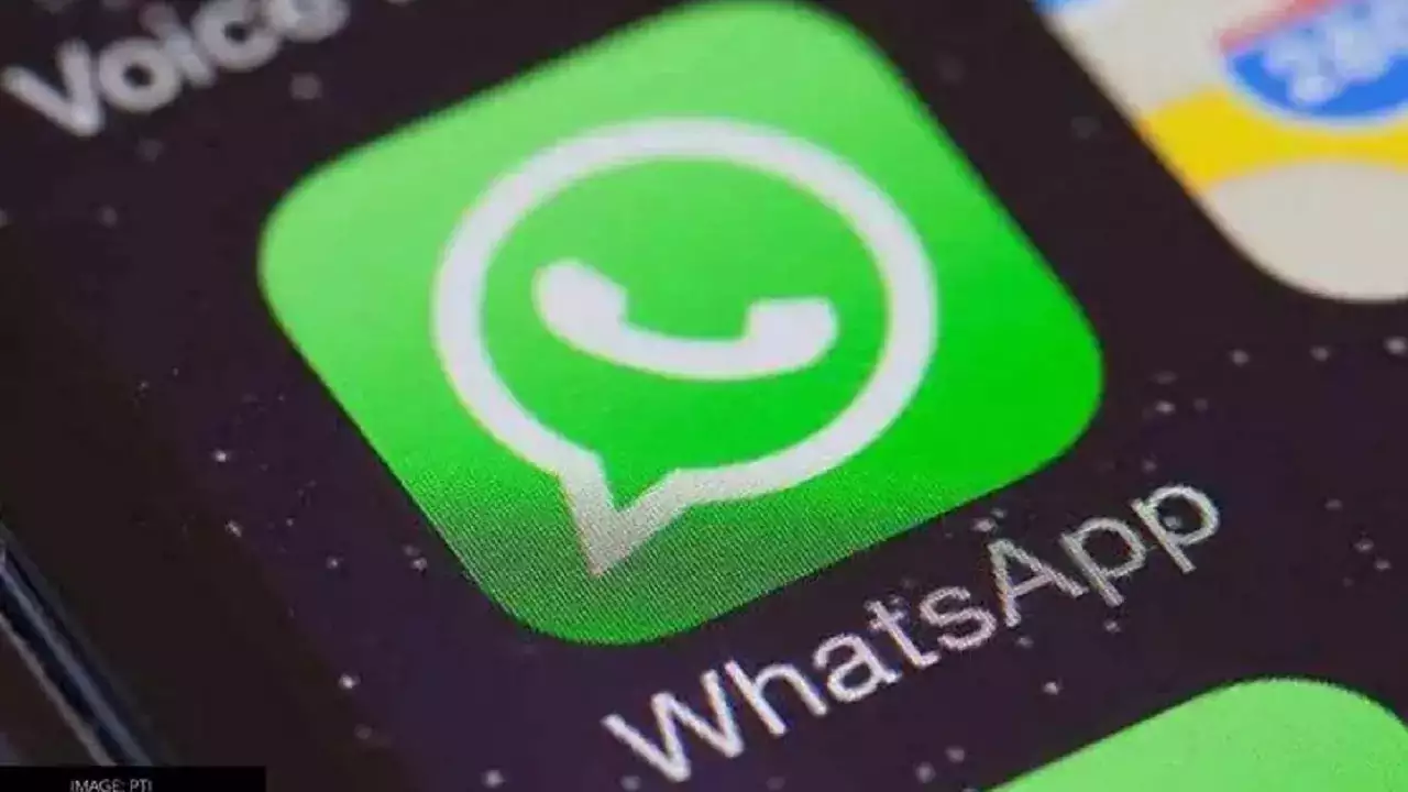 WhatsApp ने भारत का गलत नक्शा किया शेयर, आईटी मंत्री ने लगाई क्लास तो किया डिलीट