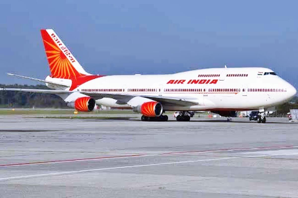 एक बार फिर Air India की फ्लाइट में पेशाब करने और स्मोकिंग का मामला आया सामने, DGCA ने भेजा नोटिस