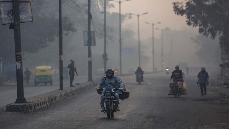 Weather Forecast: दिल्ली में अगले तीन दिन पड़ेगी हाड़ कपाने वाली ठंड, जानें कितना रहेगा न्यूनतम तापमान