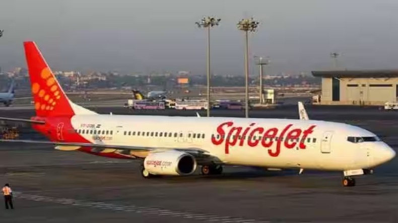 SpiceJet ने एयरपोर्ट पर यात्रियों को किया बंद, नागरिकों को नहीं दिया पानी, हैरान कर देगा वायरल वीडियो