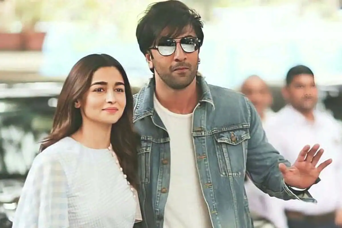 Alia-Ranbir ने दिखाई बेटी राहा की पहली झलक! मीडिया के साथ किया गेट-टू-गेदर