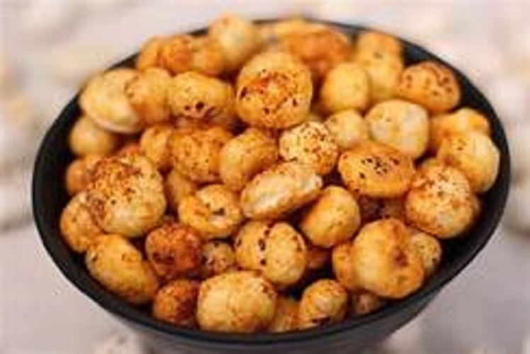 Fried Makhan: तेल में फ्राई मखाने खाने के हो सकते हैं साइड इफैक्ट्स, जाने इसके ये नुकसान