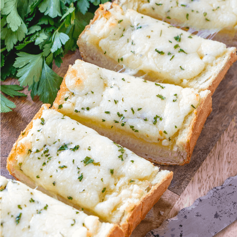 Cheese Garlic Bread: घर पर इस आसान तरीके से बनाएं बाजार जैसी चीज़ गार्लिक ब्रेड, जाने रेसिपी