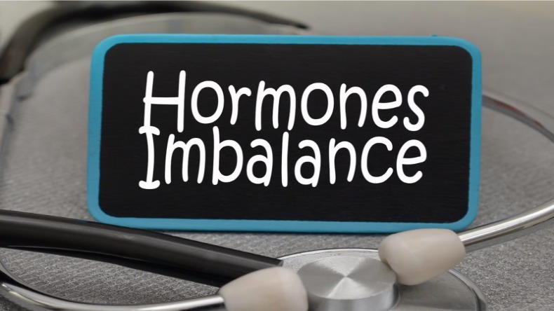 Hormonal Imbalance: हार्मोनल इंबैलेंस को कंट्रोल रखने के लिए डाइट में शामिल करें ये चीजेंं