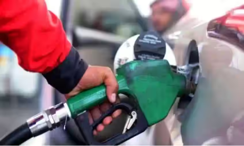 Petrol-Diesel Price Today: आज कच्चे तेल की कीमतों में बढ़त के बाद भी कई शहरों में सस्ता हुआ पेट्रोल-डीजल