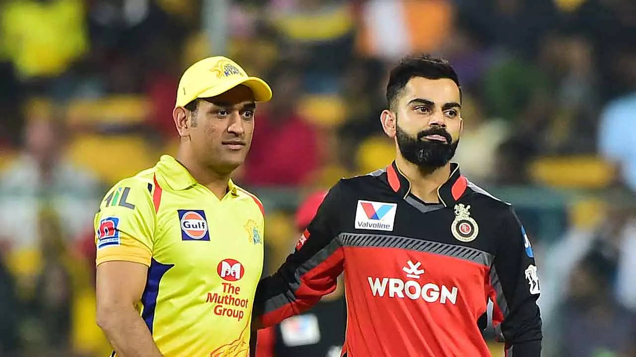 RCB vs CSK: घुटने में चोट के बावजूद मुकाबले में दिख सकते हैं धोनी, CSK की मध्यक्रम को बेहतर करने की है जरूरत