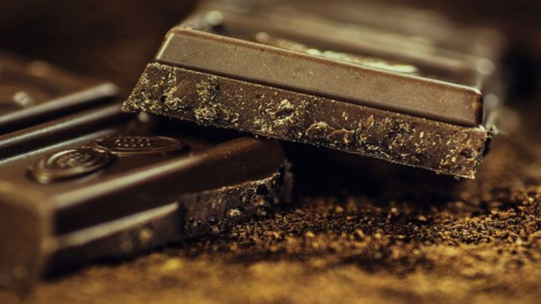 Dark Chocolate For Health: डार्क चॉकलेट में होते है ये पोषक तत्व, जानें सेहत के लिए कैसे है फायदेमंद?