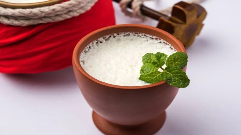 Lassi Benefits: गर्मियों में लस्सी पीना है बेहद फायदेमंद, करे कई परेशानियां दूर