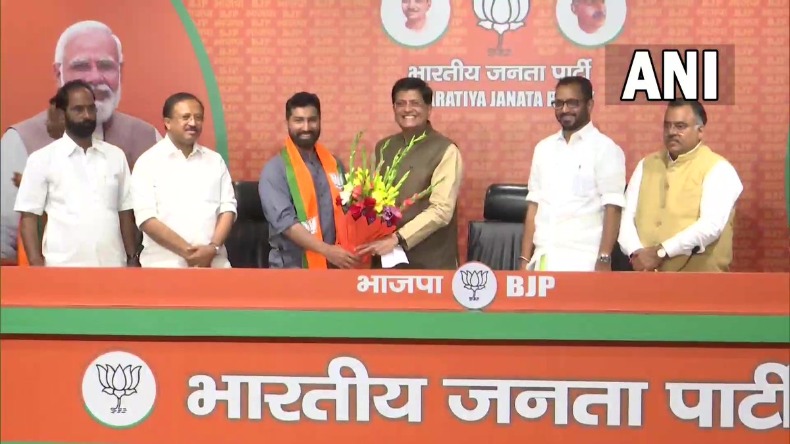 Anil Antony Joins BJP: कांग्रेस दिग्गज एके एंटनी के बेटे अनिल एंटनी ने थामा बीजेपी का हाथ