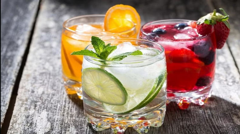 Summer Refreshing Drinks: गर्मी में करें ठंडे ड्रिंक्स की पार्टी, इन ड्रिंक्स से रहेंगे फ्रेश और हाइड्रेटेड