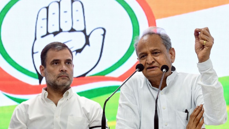 Ashok Gehlot: अशोक गहलोत ने बांधे राहुल गांधी के तारीफ के पुल कहा- कर्नाटक का परिणाम में स्पष्ट है