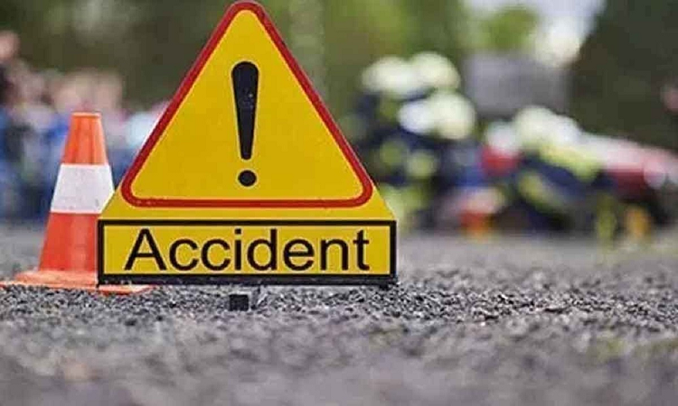 Pratapgarh Road Accident: कार और ई रिक्शा का हुई भीषण टक्कर, सड़क हादसे में 6 की मौत, 3 घायल