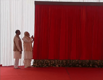 New Parliament Inauguration: पीएम मोदी ने हटाया पर्दा, नया संसद देश को समर्पित