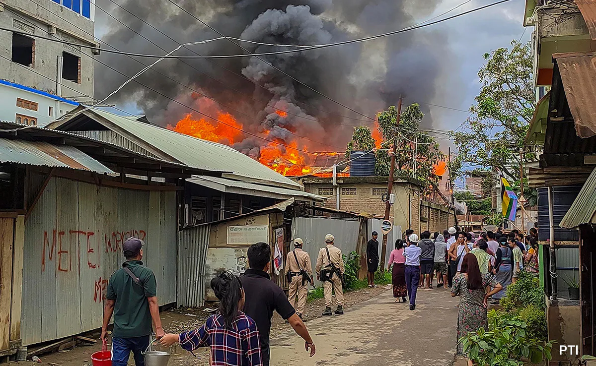 Manipur violence: मणिपुर में 25 जून तक नहीं चलेगा इंटरनेट, हिंसा को देखते हुए बढाया गया प्रतिबंध