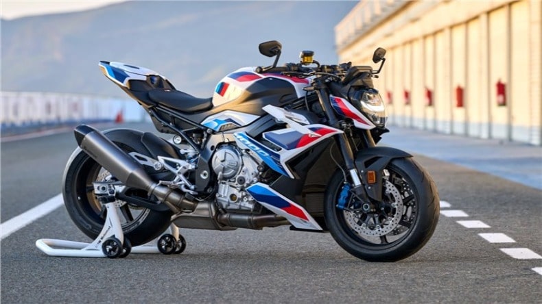 BMW M 1000 RR: बीएमडब्लू मोटरराड ने भारत में लॉन्च की अपनी फ्लैगशिप मोटरसाइकिल, 3 सेकंड में पकड़ेगी 100kmph की रफ्तार