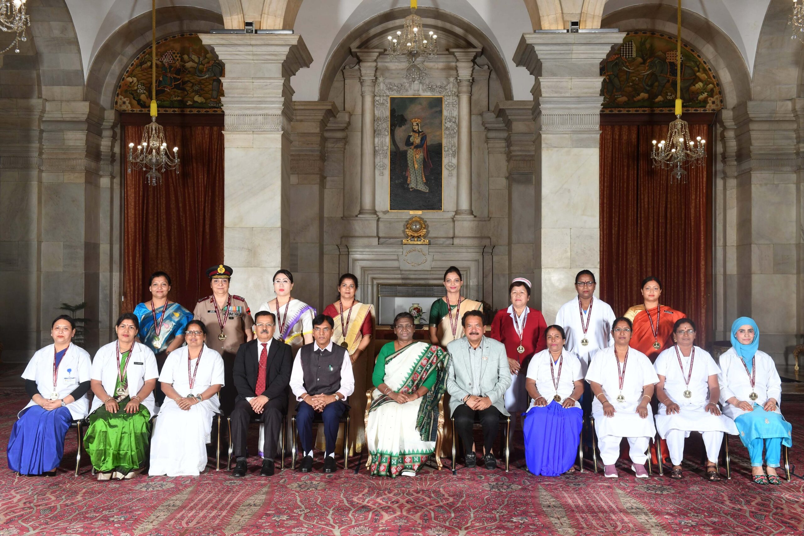 Award: राष्ट्रपति द्रौपदी मुर्मू ने नर्सिंग क्षेत्र में अभूतपूर्व योगदान के लिए 30 पेशेवरों को दिया राष्ट्रीय फ्लोरेंस नाइटिंगेल सम्मान