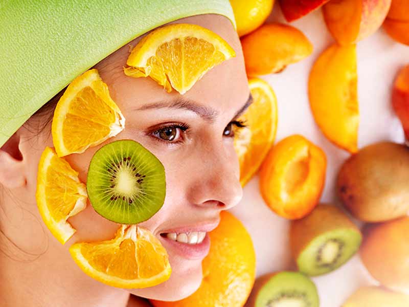 Fruit Face Packs: हाइड्रेटेड और ग्लोइंग स्किन के लिए इन 5 फ्रेश फ्रूट्स से तैयार करें फेस पैक