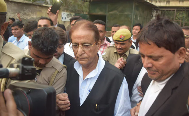 Azam Khan की बढ़ी मुश्किलें, बीजेपी विधायक ने लगाया घोटाले का आरोप, पत्र लिख की जाँच की मांग