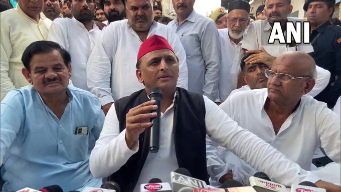 Akhilesh Yadav ने बीजेपी पर साधा निशाना, कहा – अगर जनता, विपक्ष I.N.D.I.A के साथ है तो भारतीय जनता पार्टी को क्या दिक़्कत है?