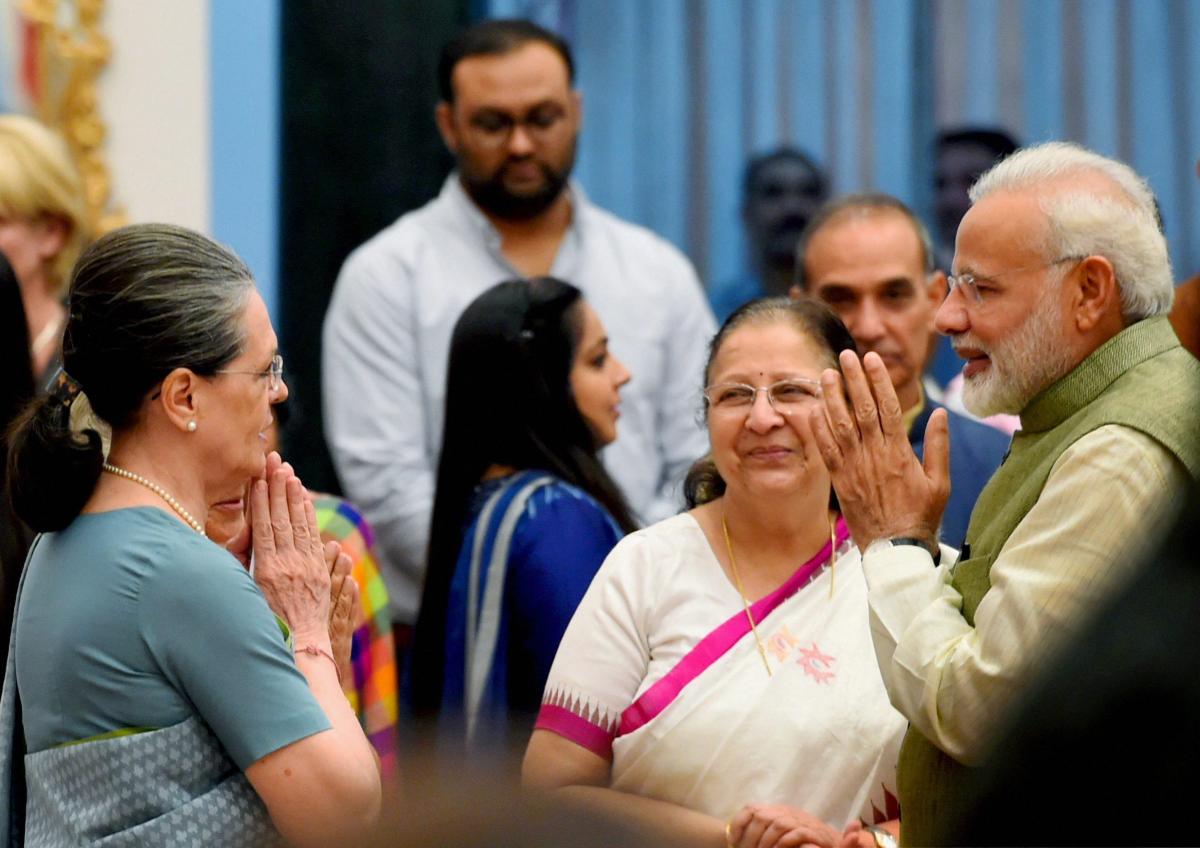 PM Modi Meets Sonia Gandhi: संसद में पीएम मोदी ने सोनिया गांधी से की मुलाकात, दोनो नेताओं के बीच हुई ये बात