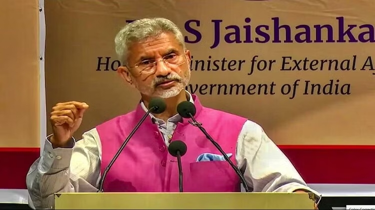 S Jaishankar on Maldives Tension: मालदीप विवाद पर आया एस. जयशंकर का बयान, राजनीति पर तंज कसते हुए कही ये बात