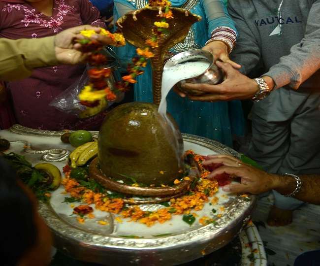 Shiva worship in Sawan:अगर आपकी कोई मनोकामना है, तो शिवजी का अभिषेक भी उसी अनुसार करना चाहिए, जानें कैसे