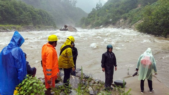 Uttarakhand Rain: उत्तराखंड में पिछले 24 घंटों में भारी बारिश के चलते नौ लोगों की हुई मौत, मुख्यमंत्री पुष्कर सिंह धामी ने जिलाधिकारियों को किया अलर्ट