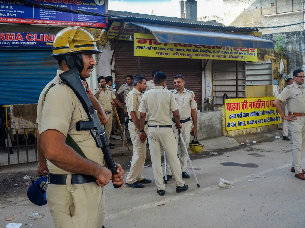 Nuh Shobha Yatra: नूंह में ब्रजमंडल यात्रा आज, मोबाइल-इंटनेट सेवा बंद, नलहड़ मंदिर में बाहरियों को प्रवेश नहीं