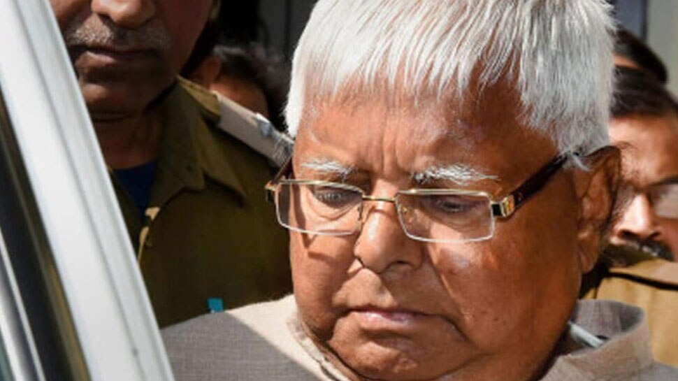 Lalu Prasad Yadav : काफी दिनों बाद लालू पहुंचे अपने गांव, करेंगे लोगों से मुलाकात