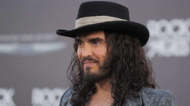 कॉमेडियन और अभिनेता Russell Brand पर 4 महिलाओं ने लगाए बलात्कार, यौन उत्पीड़न के आरोप, जाने पुरा मामला