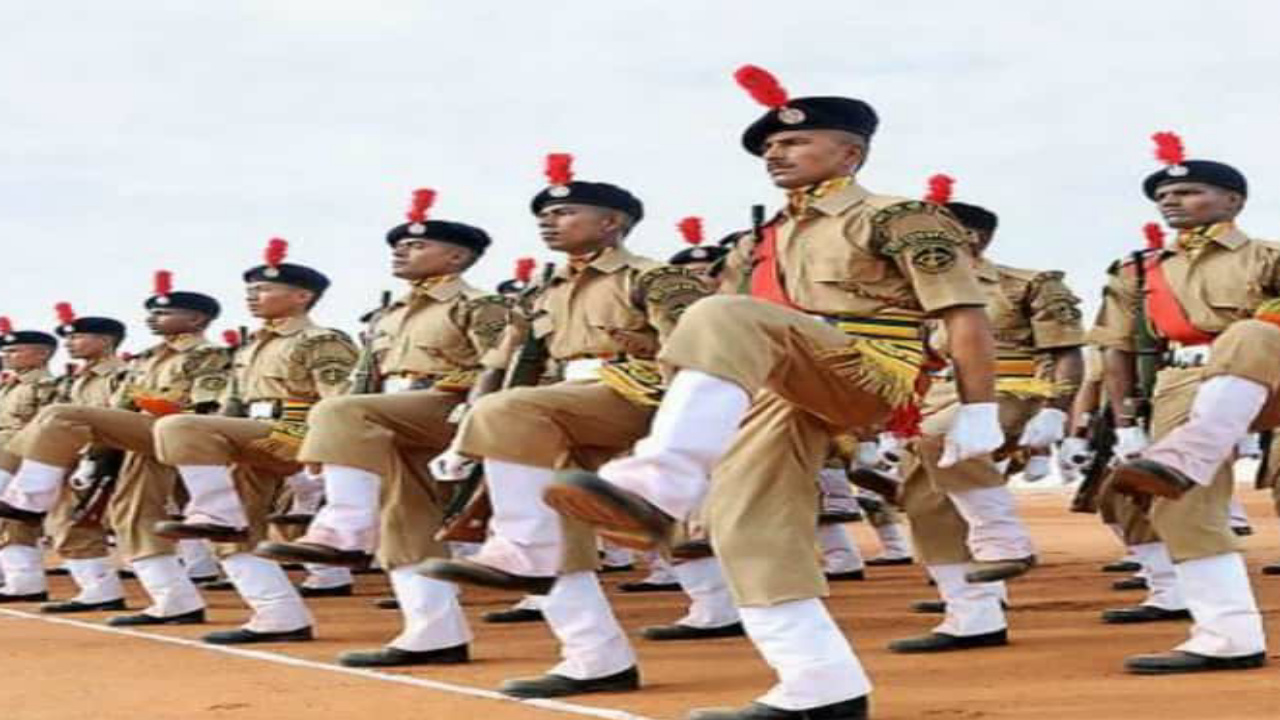 Delhi Police Jobs : दिल्ली पुलिस कांस्टेबल के पदों पर निकली बंपर वैकेंसी, 60000 से ज्यादा मिलेगी सैलरी