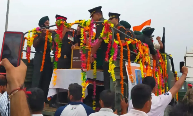 शहीद मेजर आशीष का पैतृक गांव बिंझौल में होगा अंतिम संस्कार, आखिरी सलाम देने को उमड़ा जनसैलाब