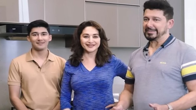 Madhuri Dixit Proud Son Arin: माधुरी दीक्षित का बेटा हो गया हैं बड़ा,  मां को अपने हाथों से बना के खिलाई ये डिश