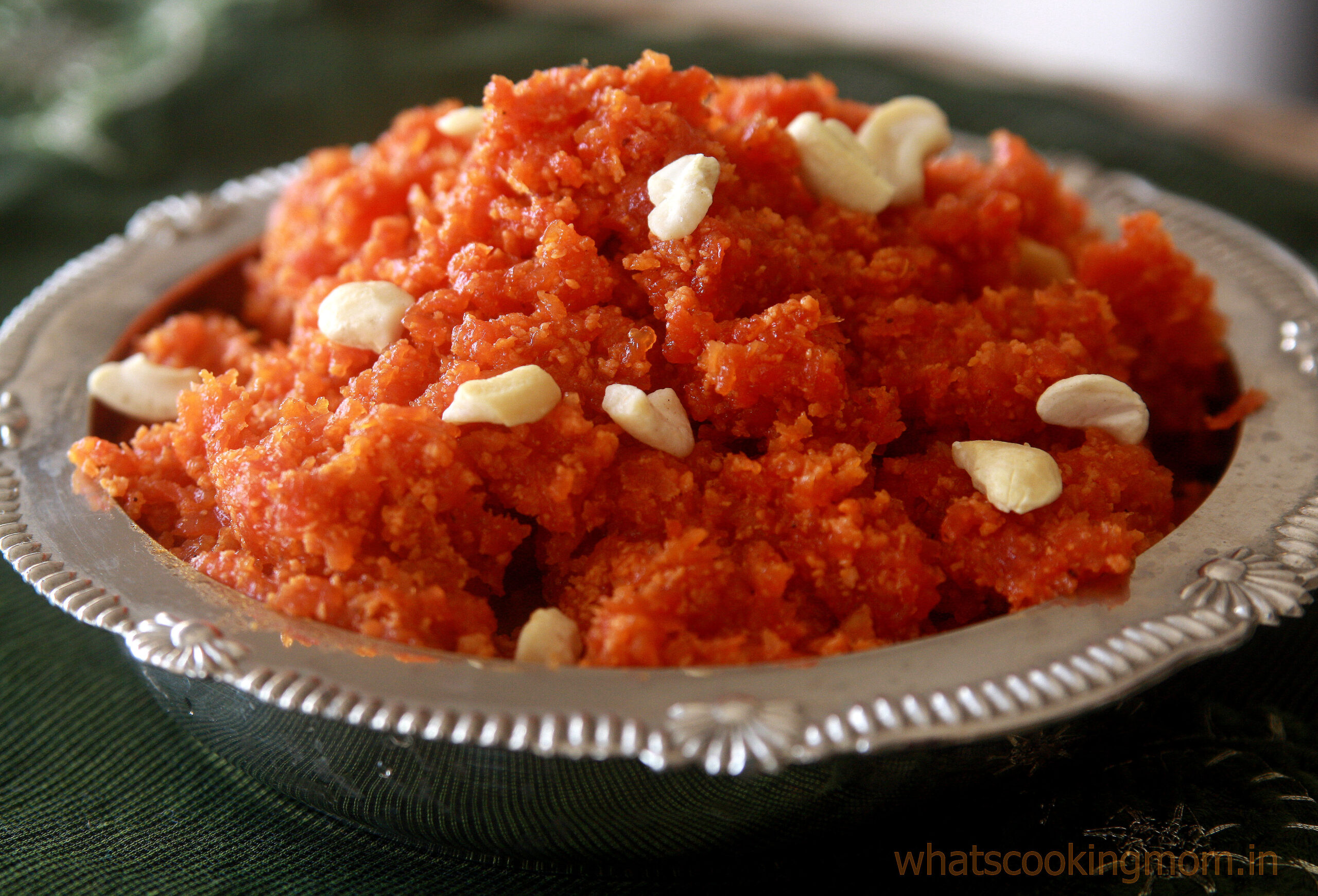 Healthy Halwa: मीठे में खाना चाहते हैं हलवा तो इस तरीके से बनाएं, जिससे नहीं पड़ेगा सेहत पर कोई बुरा असर