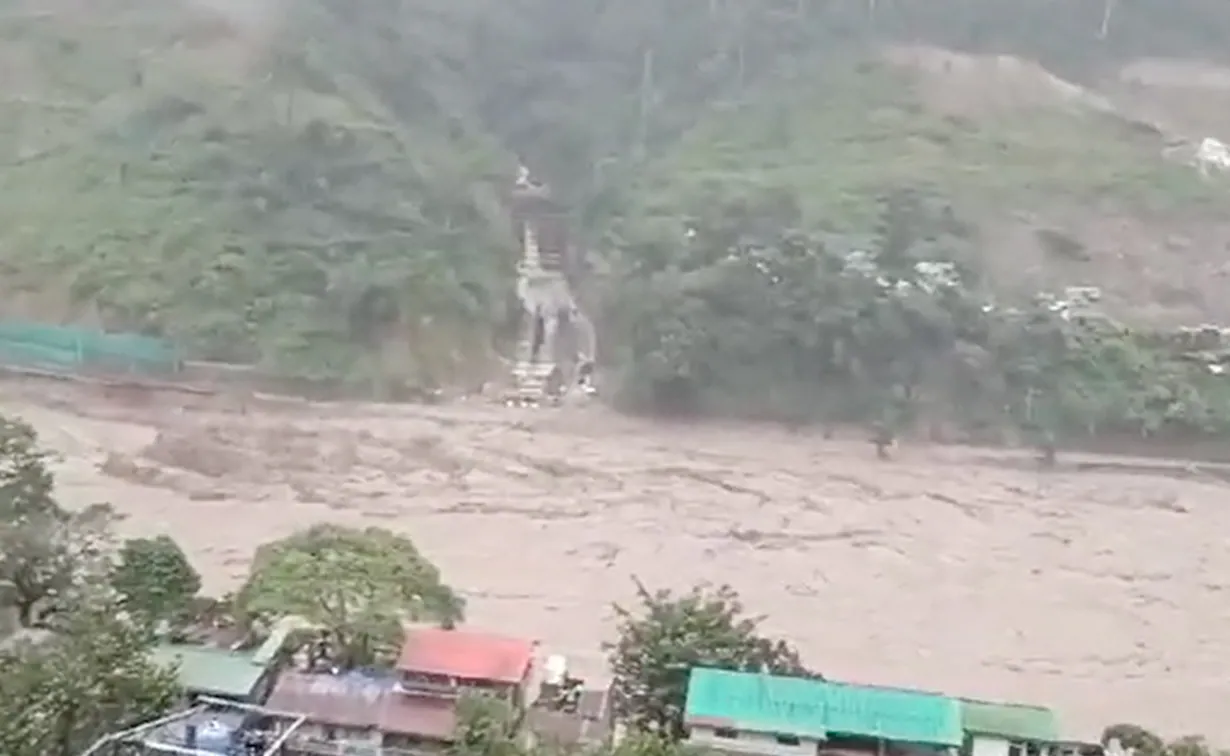 Sikkim Flood: सिक्किम में आई बाढ़ के बाद लापता हुए 23 जवान, पश्चिम बंगाल में मिले तीन शव